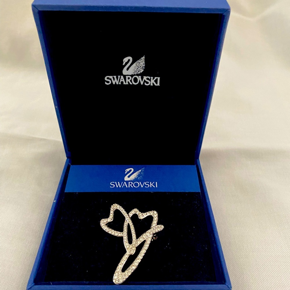 ❤️❤️REAR Swarovski pin must see!!👍🏽👍🏽